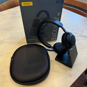 Jabra Evolve2 65 USB-C MS Stereo with Charging Stand